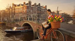 Cover art for Een Dag in Amsterdam: een gewone dag in de stad